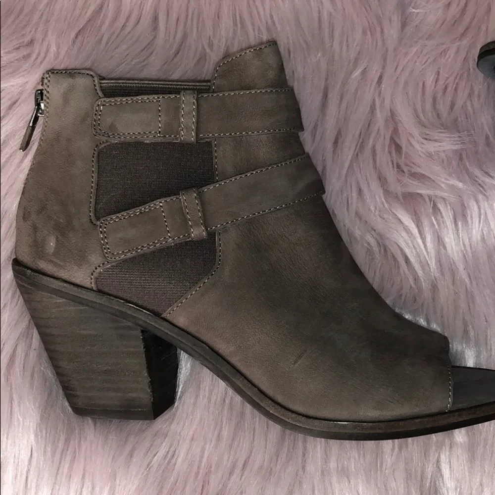 NEW Eileen Fisher Peep Toe Ankle Boots Taupe size 7.5